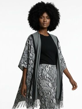 DO EVERYTHING IN LOVE | Snake Print Gray & Black Cape Style Poncho Women’s OSFM